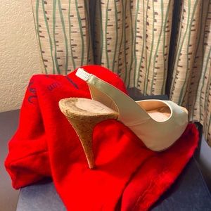 Open toe CL great condition